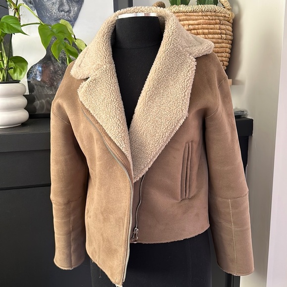 Zara Suede-like Bomber Jacket with Sherpa Lining - Picture 2 of 11